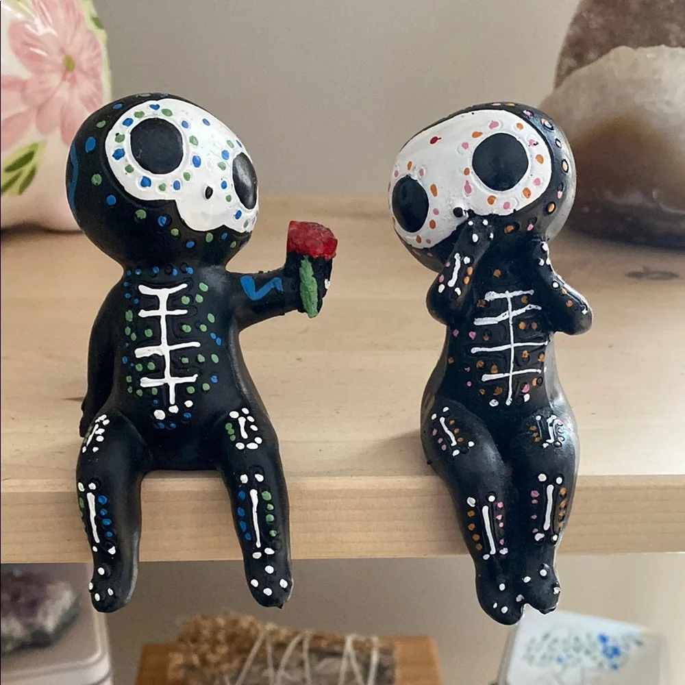 🚚 Colorful Skeleton Figurines - Picture 1 of 1